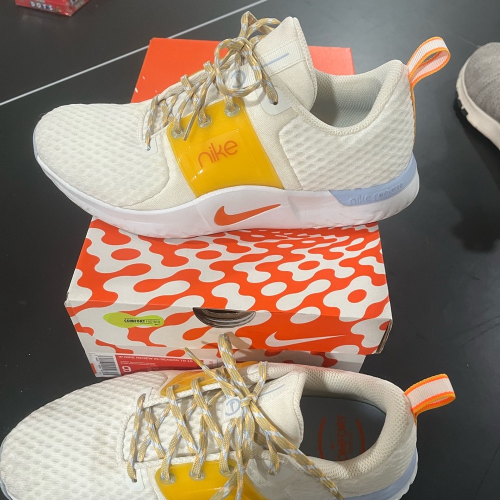 Nike White and Yellow Athletic Shoes - Picture 4 of 6